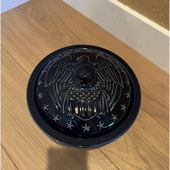 Longaberger navy Pottery 1 1/2 quart with Lid Patriotic Design - Picture 2 of 11